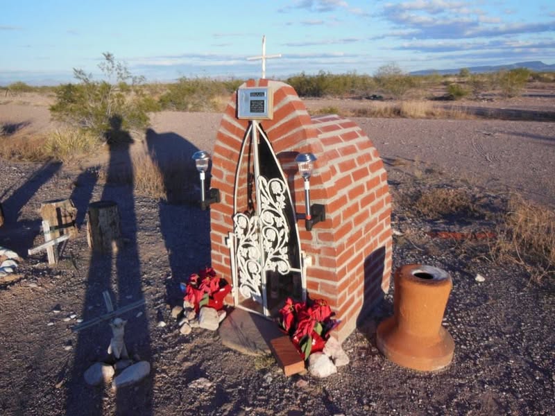 I sure was impressed with this roadside memorial to Mexican lady. It