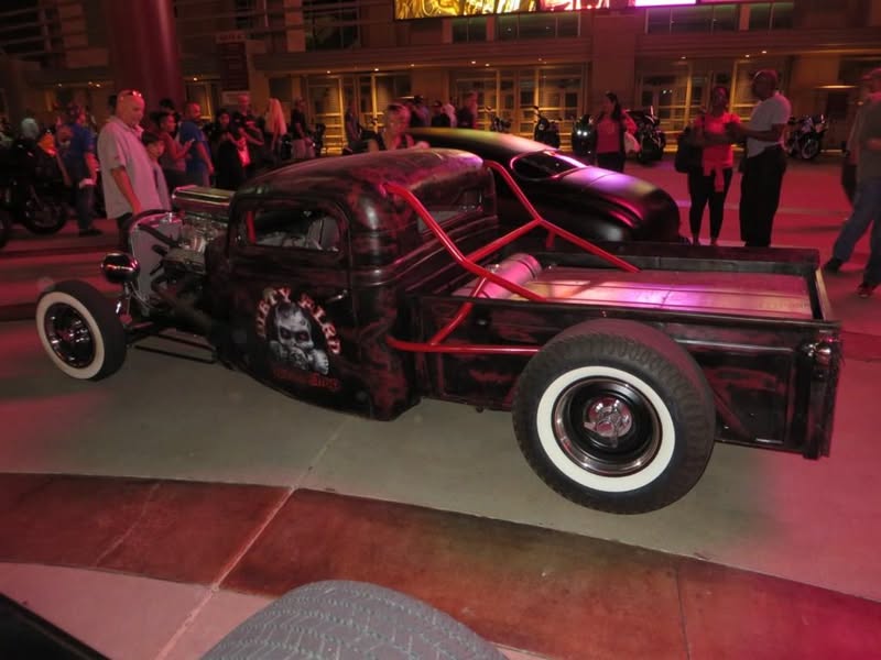 OK, my phone takes pretty crappy pics, and tonight my camera wasn't much better. :) Probably just a bad photographer. In spite of that here are a few of the same and a few different ones. Lots of big wheel baggers tonight.