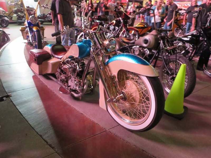 OK, my phone takes pretty crappy pics, and tonight my camera wasn't much better. :) Probably just a bad photographer. In spite of that here are a few of the same and a few different ones. Lots of big wheel baggers tonight.