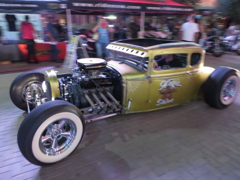 OK, my phone takes pretty crappy pics, and tonight my camera wasn't much better. :) Probably just a bad photographer. In spite of that here are a few of the same and a few different ones. Lots of big wheel baggers tonight.