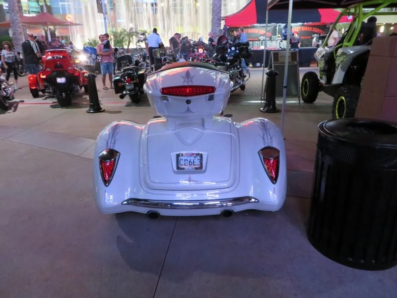 OK, my phone takes pretty crappy pics, and tonight my camera wasn't much better. :) Probably just a bad photographer. In spite of that here are a few of the same and a few different ones. Lots of big wheel baggers tonight.