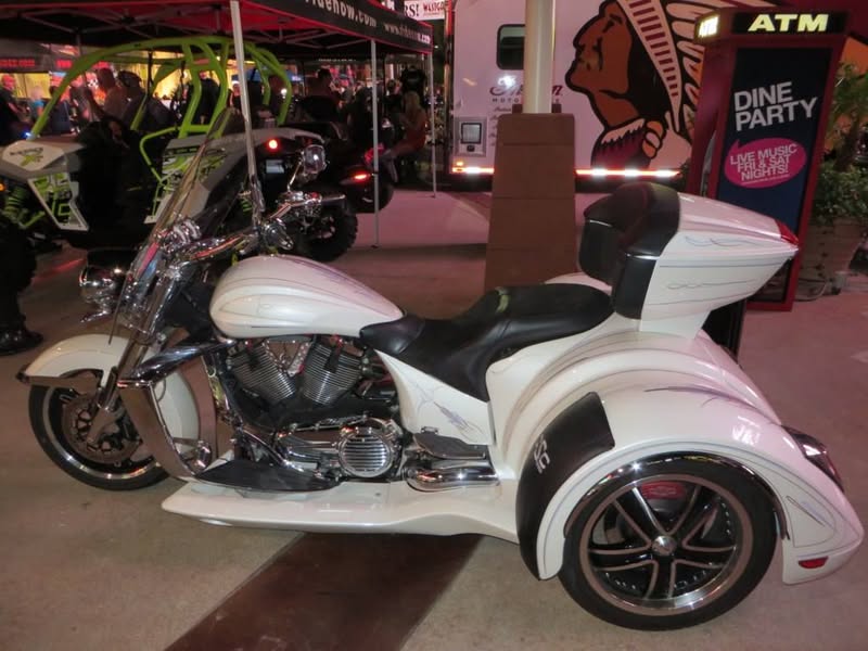 OK, my phone takes pretty crappy pics, and tonight my camera wasn't much better. :) Probably just a bad photographer. In spite of that here are a few of the same and a few different ones. Lots of big wheel baggers tonight.