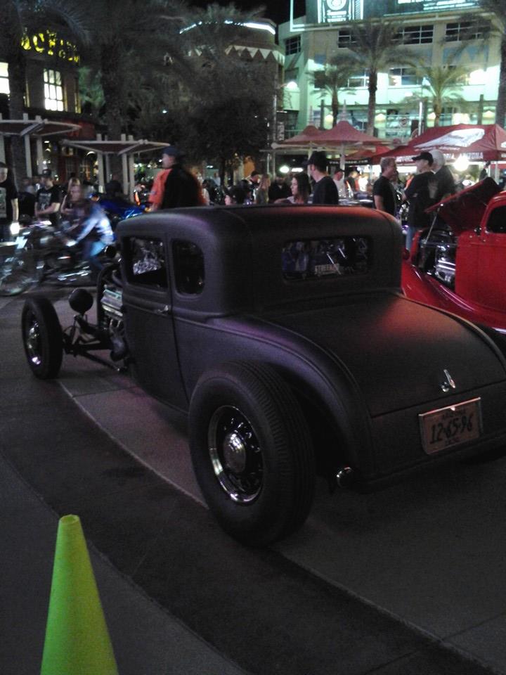 Harley has their new electric bike here tonight. A few nice hotrods plus all the other bikes.