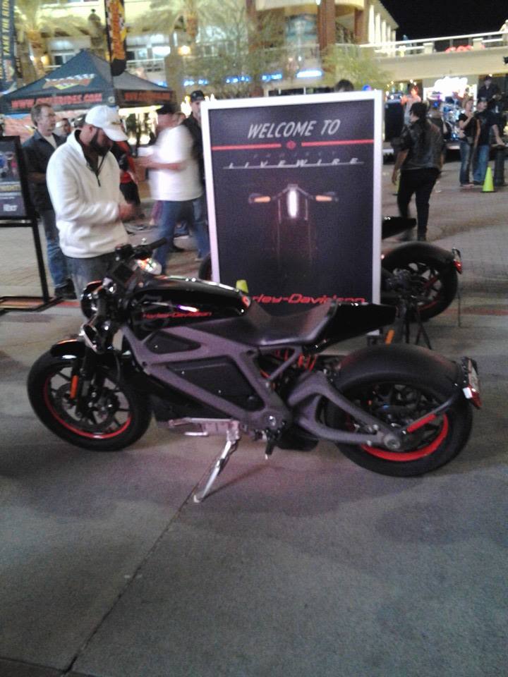 Harley has their new electric bike here tonight. A few nice hotrods plus all the other bikes.