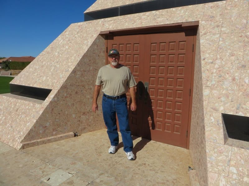 I had a fun couple of days with Sherm and Pat Tuesday and Wednesday. I needed to get some glasses in Mexico, so we filled in the spare time with a little fun. I saw the official center of the world on the map so asked Sherm if he had been there. He hadn't, so we made plans. Here are a few pics of what we saw.