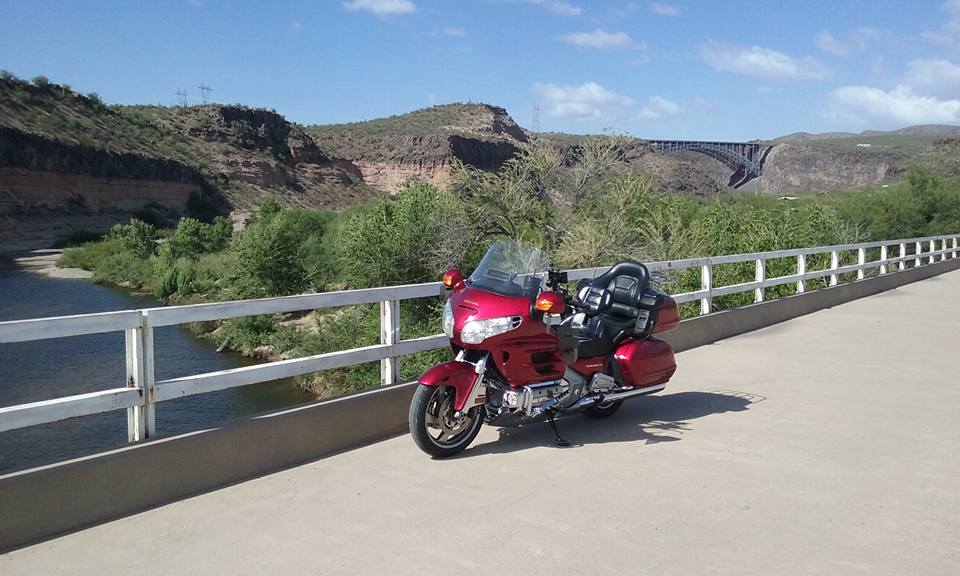 I haven't ridden much lately so made a quick trip to sherms. We made a fun run to Cool Springs then had a great lunch at a little Mexican restaurant on the mother road. On the way home I stopped by the Burro Creek Campground for the first time in the fifteen years I have lived here and been riding over it on the bridge in the picture.