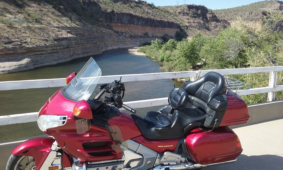 I haven't ridden much lately so made a quick trip to sherms. We made a fun run to Cool Springs then had a great lunch at a little Mexican restaurant on the mother road. On the way home I stopped by the Burro Creek Campground for the first time in the fifteen years I have lived here and been riding over it on the bridge in the picture.