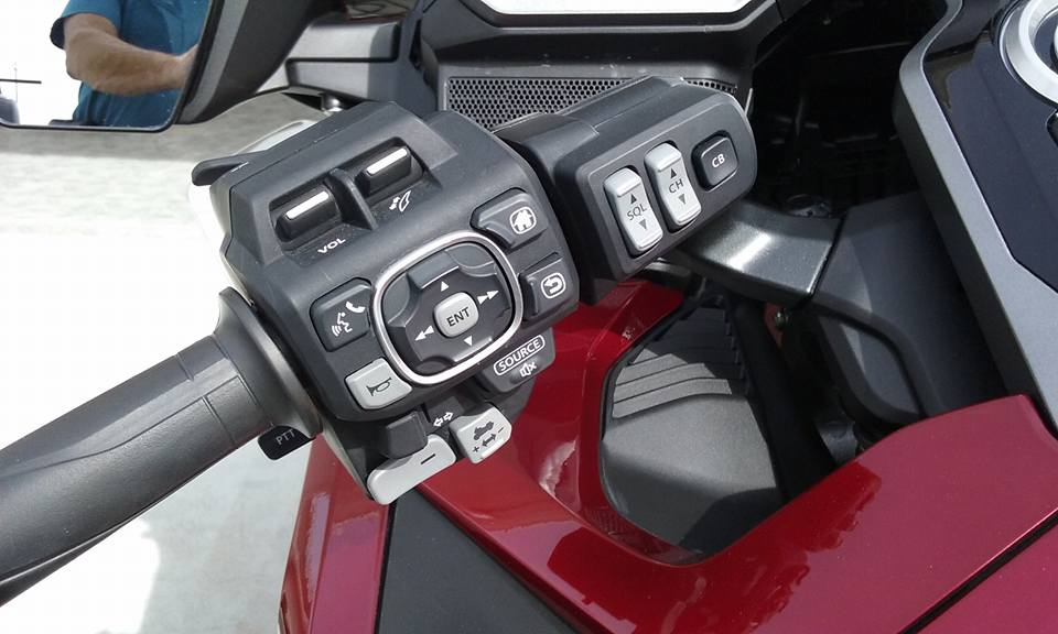 I finally got enough time to finish my accessories install. I added 