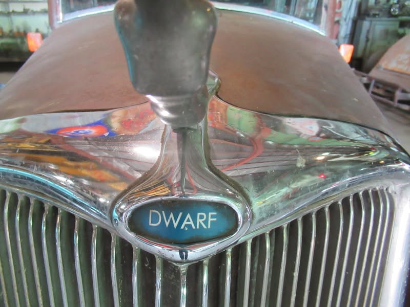 I was looking at a map of the Phoenix area the other day and my eye caught a little blurb that said dwarf car museum. I checked it out and decided to make the ride...........................today! Captions on some of the pictures.