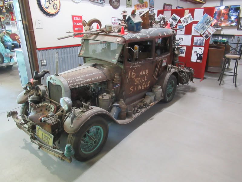 I was looking at a map of the Phoenix area the other day and my eye caught a little blurb that said dwarf car museum. I checked it out and decided to make the ride...........................today! Captions on some of the pictures.