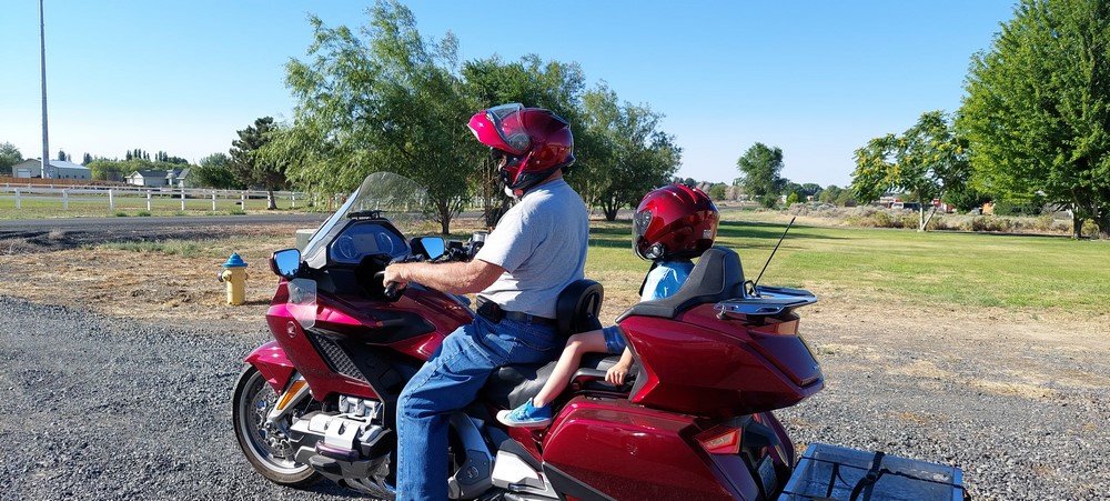 So far, I've picked up two new riding partners on this trip! Both cute as can be, and both die-hards1!