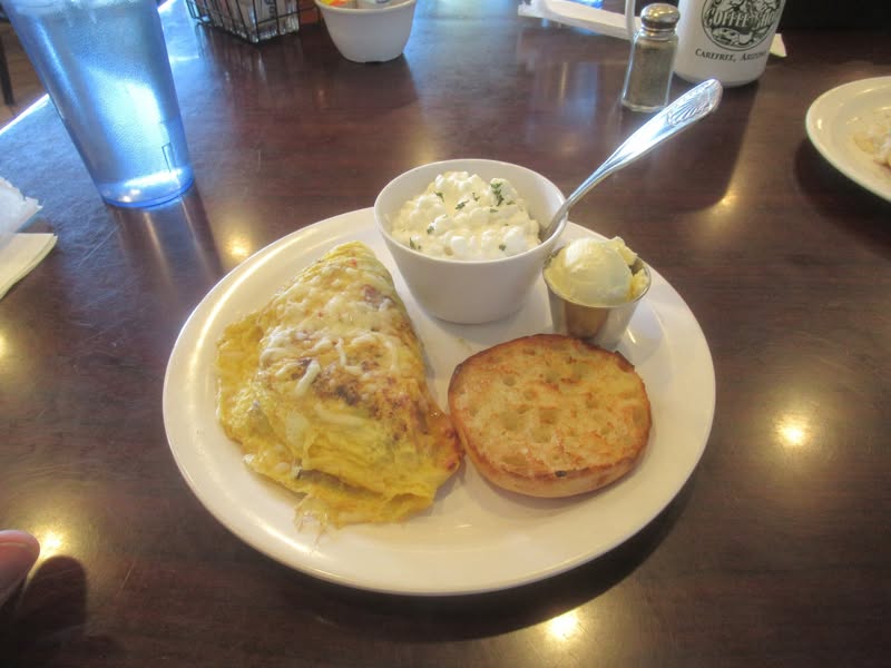 We started the day at one of my favorite breakfast venues, the Black Mountain Cafe in Cave Creek.