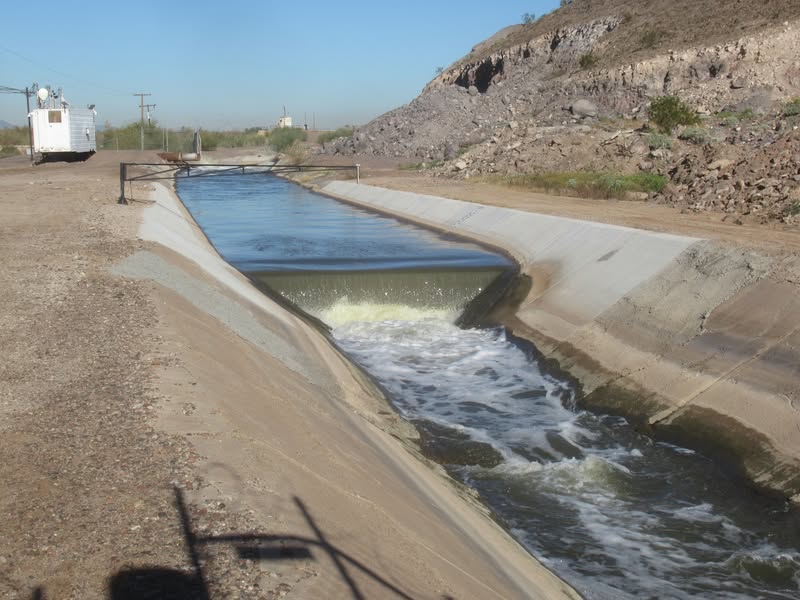 Only one pump drawing water from the Gila River today.