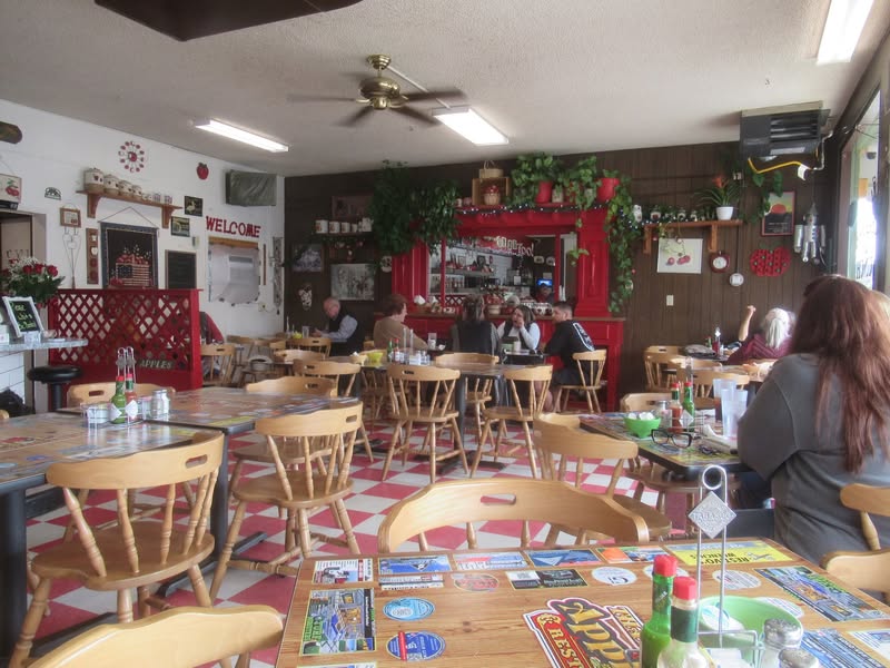 A few pic from inside That Apple Pan restaurant.