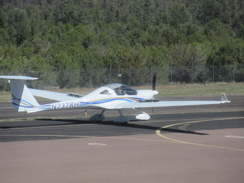 I dont know what type of airplane this is but it was doing a lot of take off and landings.