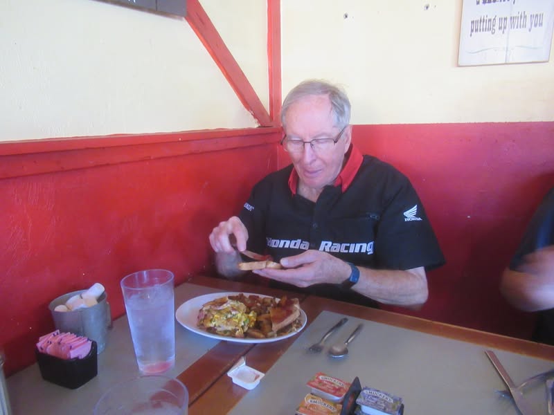 Tom ordered this breakfast.
