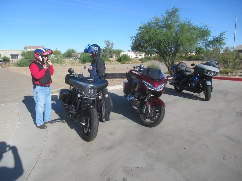 Ah, this is the first pic of the day, meetup at the QT