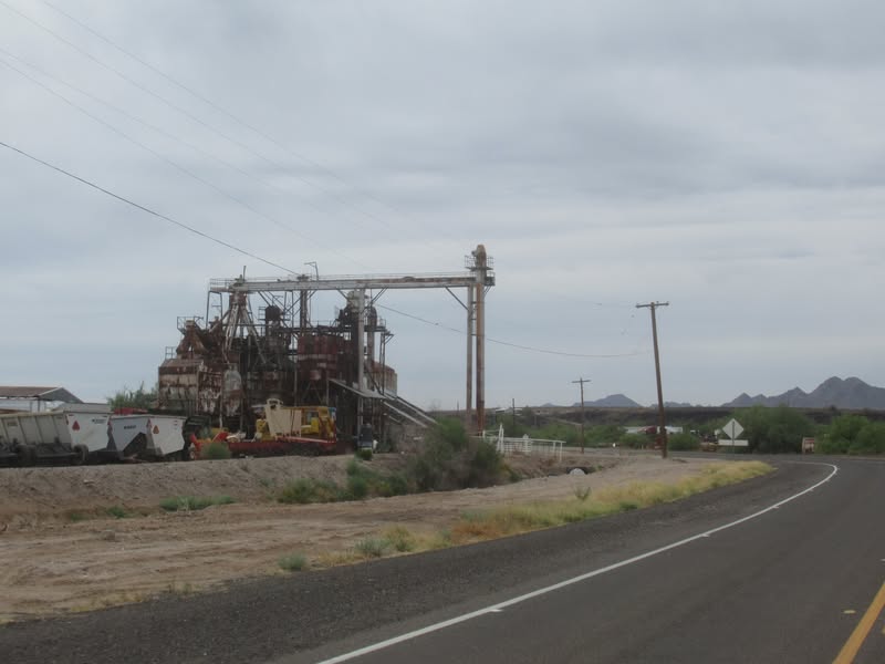 I think this is either an old fertilizer mfg plant or a fertilizer blending plant. Thats just my spe