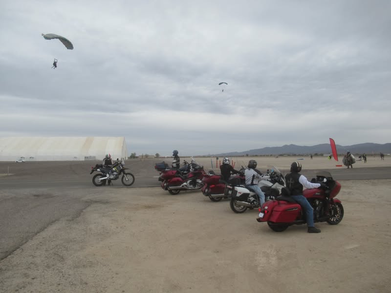 More parachutist