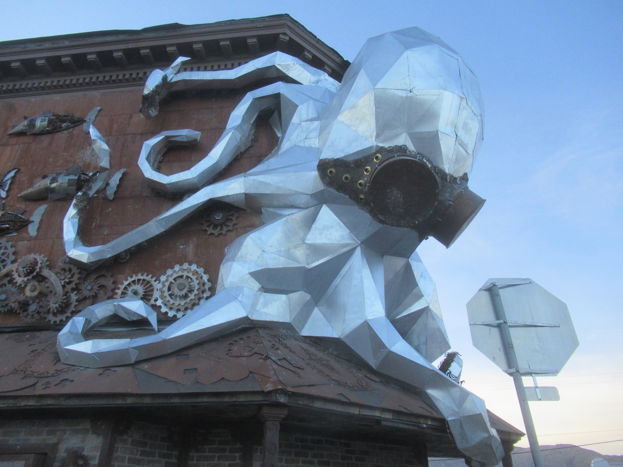 The giant steampunk octopus sculpture in a diving helmet
